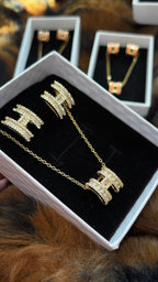 Gold H Jewellery Set