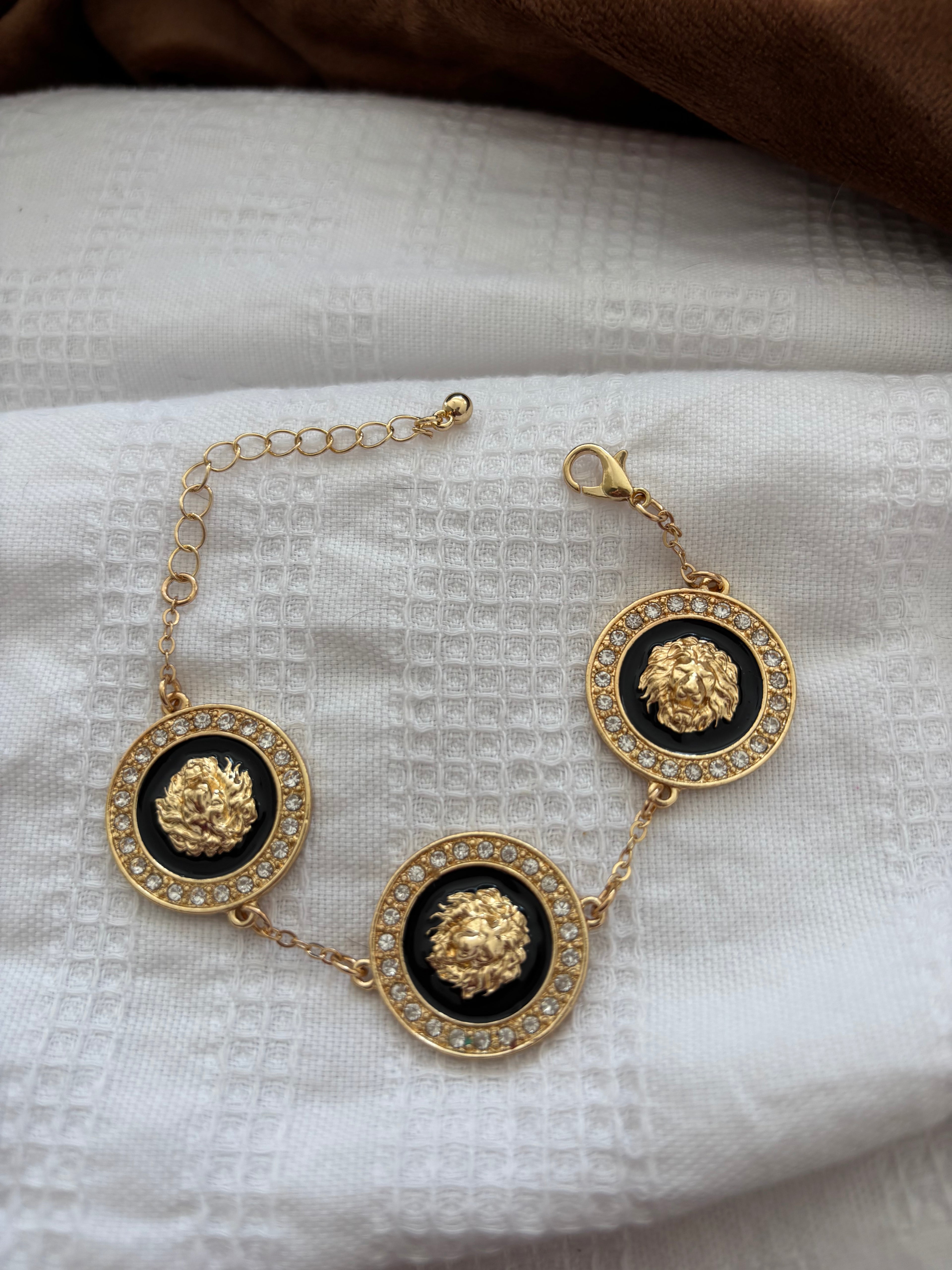 V Jewellery