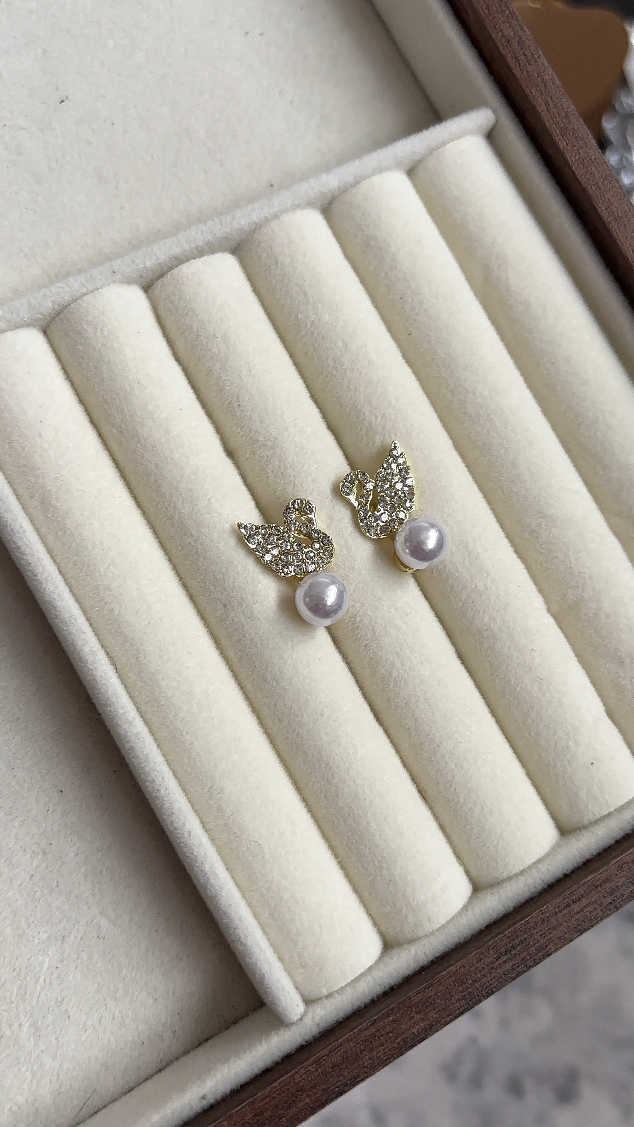 Swan Pearl Earrings