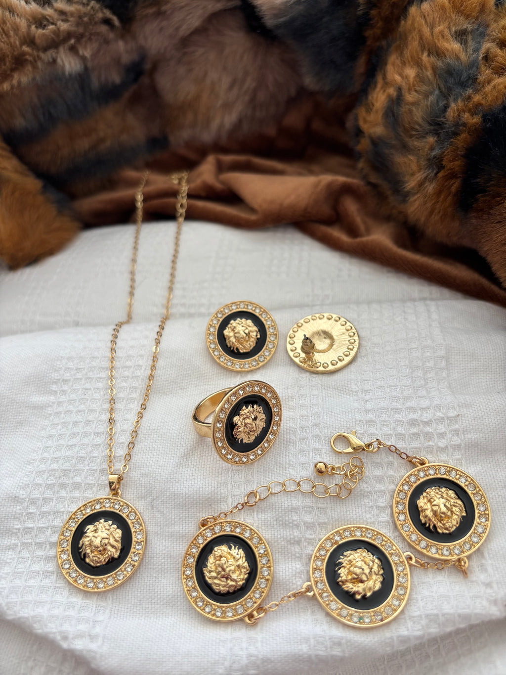 V Jewellery