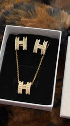 Gold H Jewellery Set