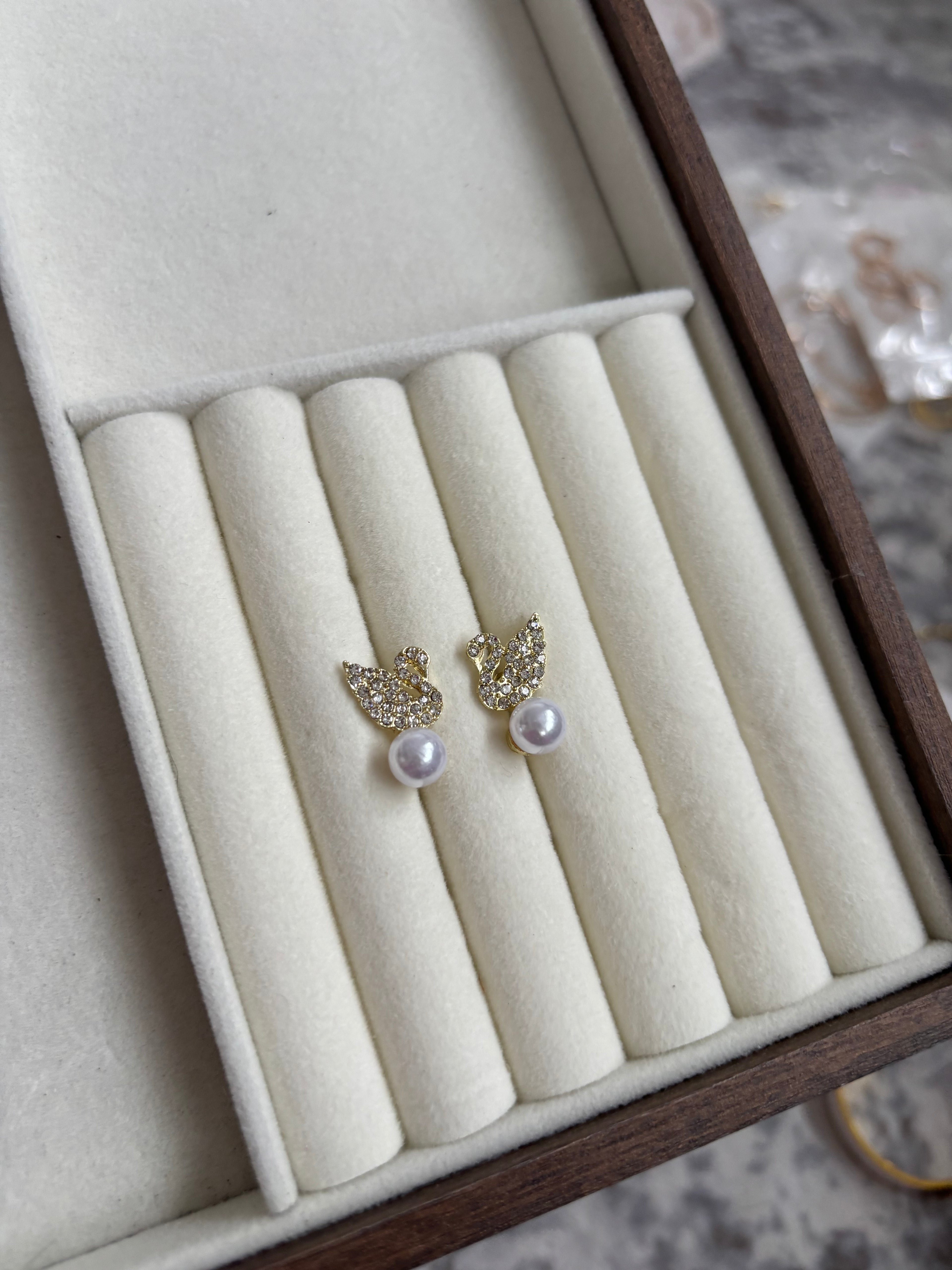 Swan Pearl Earrings
