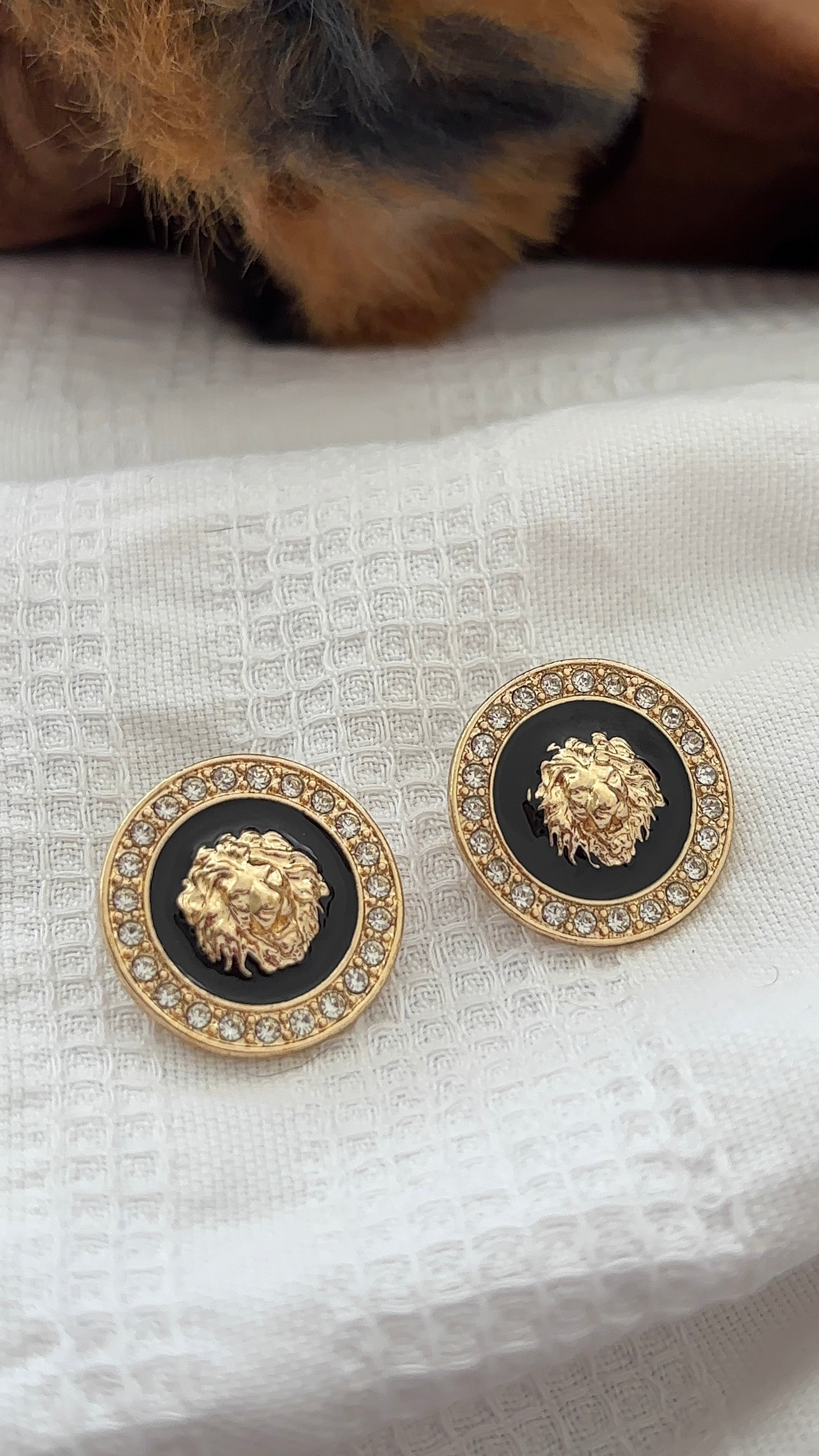 V Jewellery