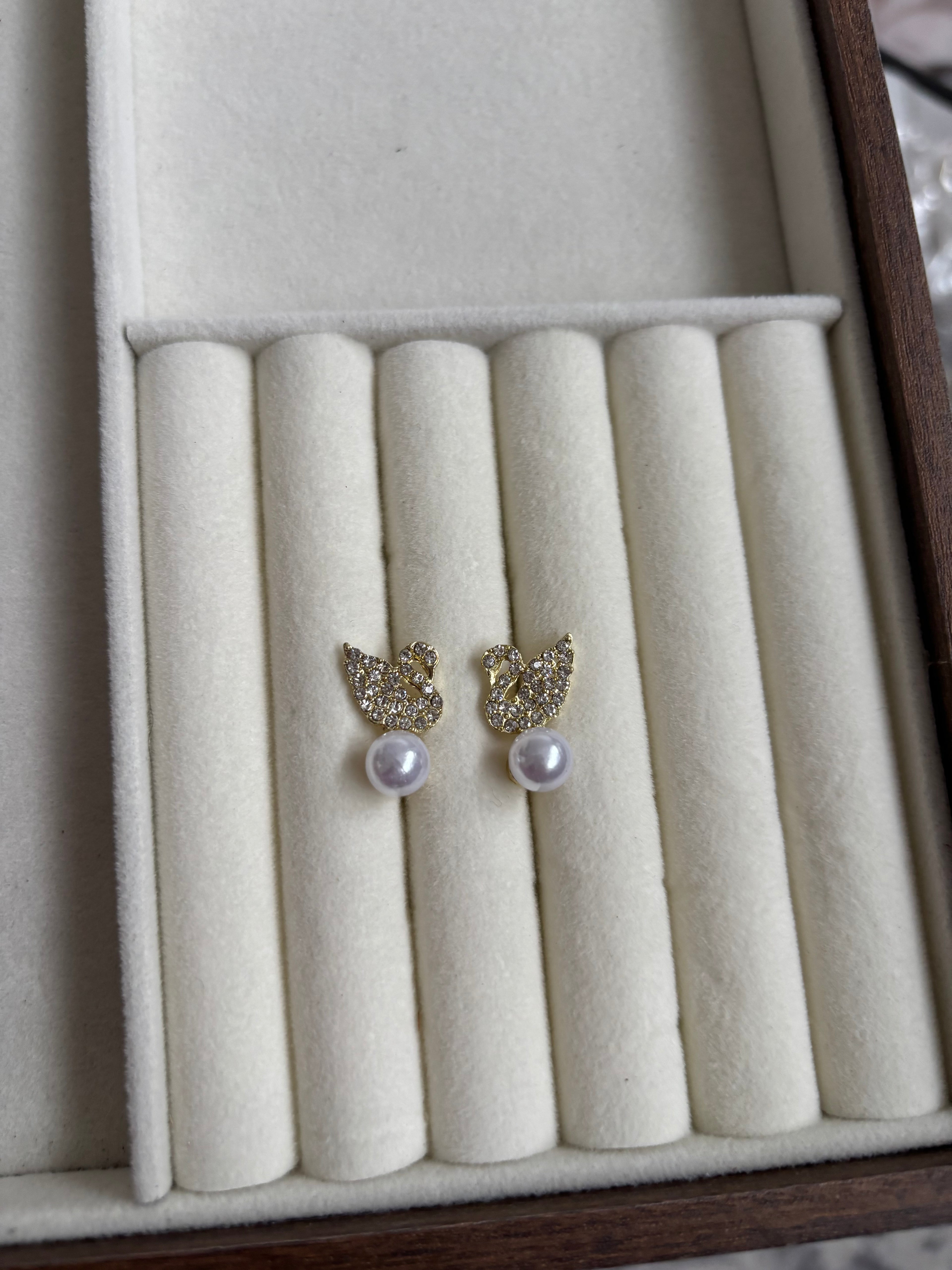 Swan Pearl Earrings