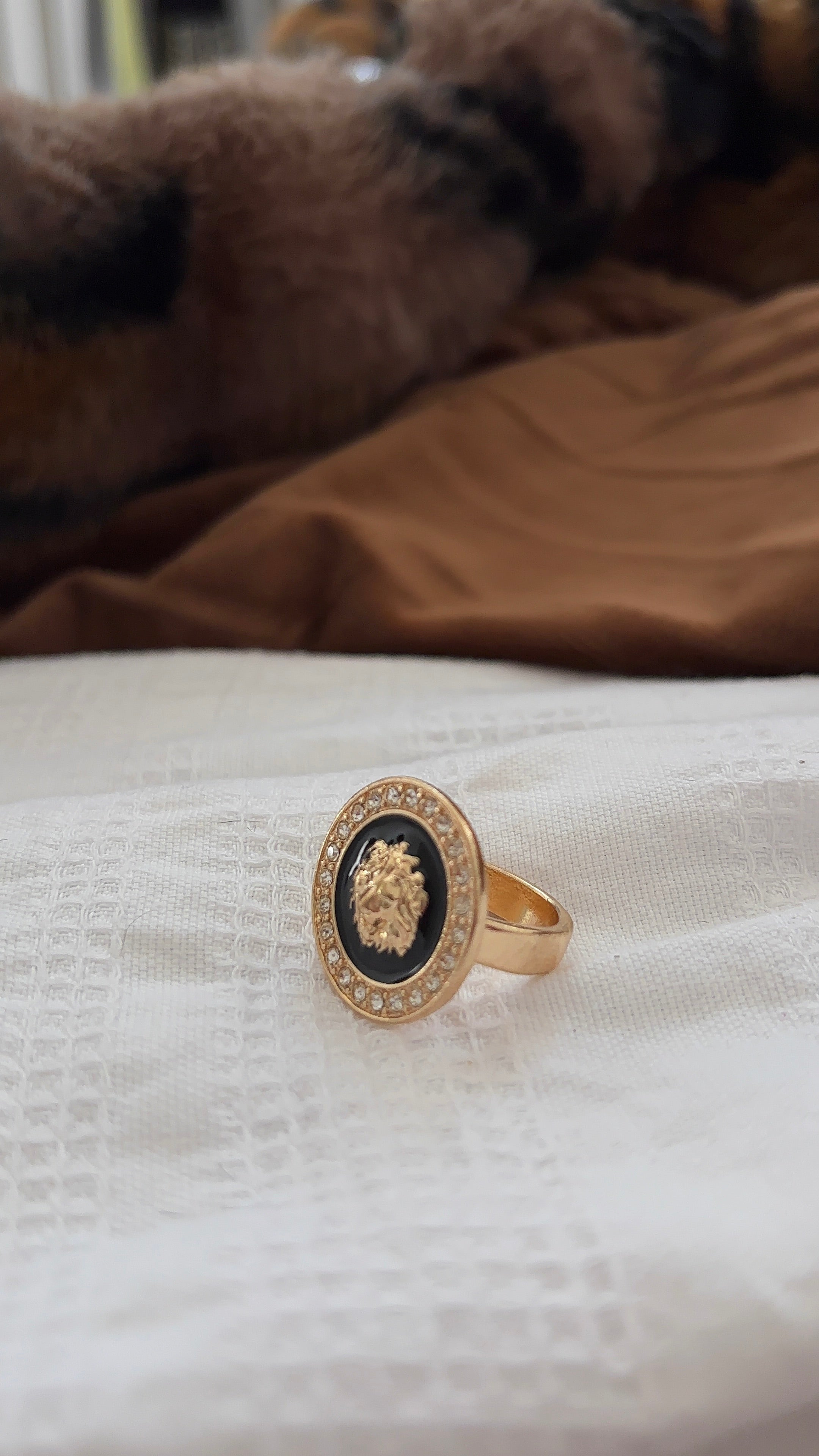 V Jewellery