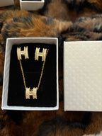 Gold H Jewellery Set